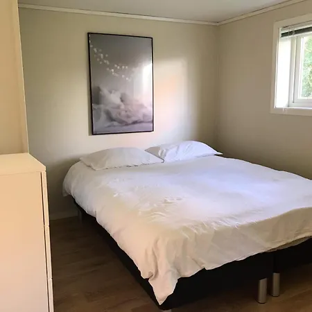 Sentrumsnaer Kjellerleilighet, Naer Sykehus Og Hogskole, Parkering Haugesund
